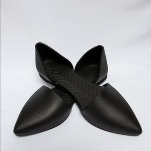 Women’s Native Black Flats (W7)